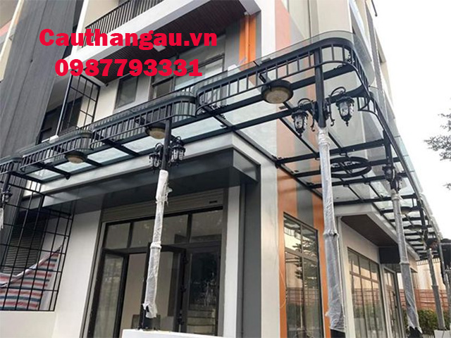 Mái che sắt nghệ thuật kính cường lực tại hà nội Mái che sắt nghệ thuật kính cường lực tại hà nội